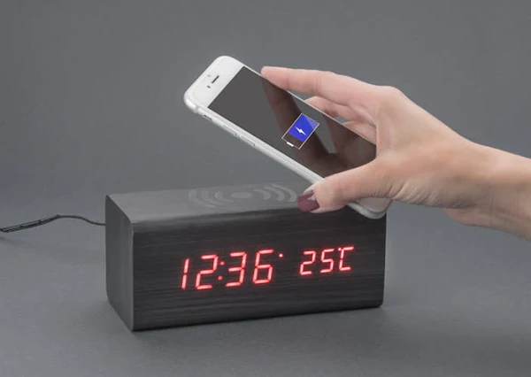 Zegar na biurko z ładowarką indukcyjną CORNELL