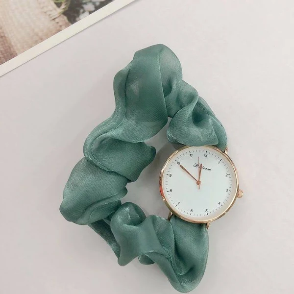 Damski zegarek z bransoletką typu scrunchie