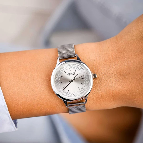 Zegarek z kryształkami