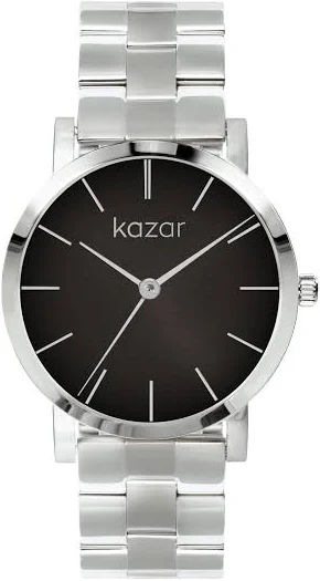 Srebrny zegarek z czarną tarczą