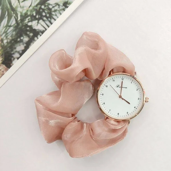 Damski zegarek z bransoletką typu scrunchie